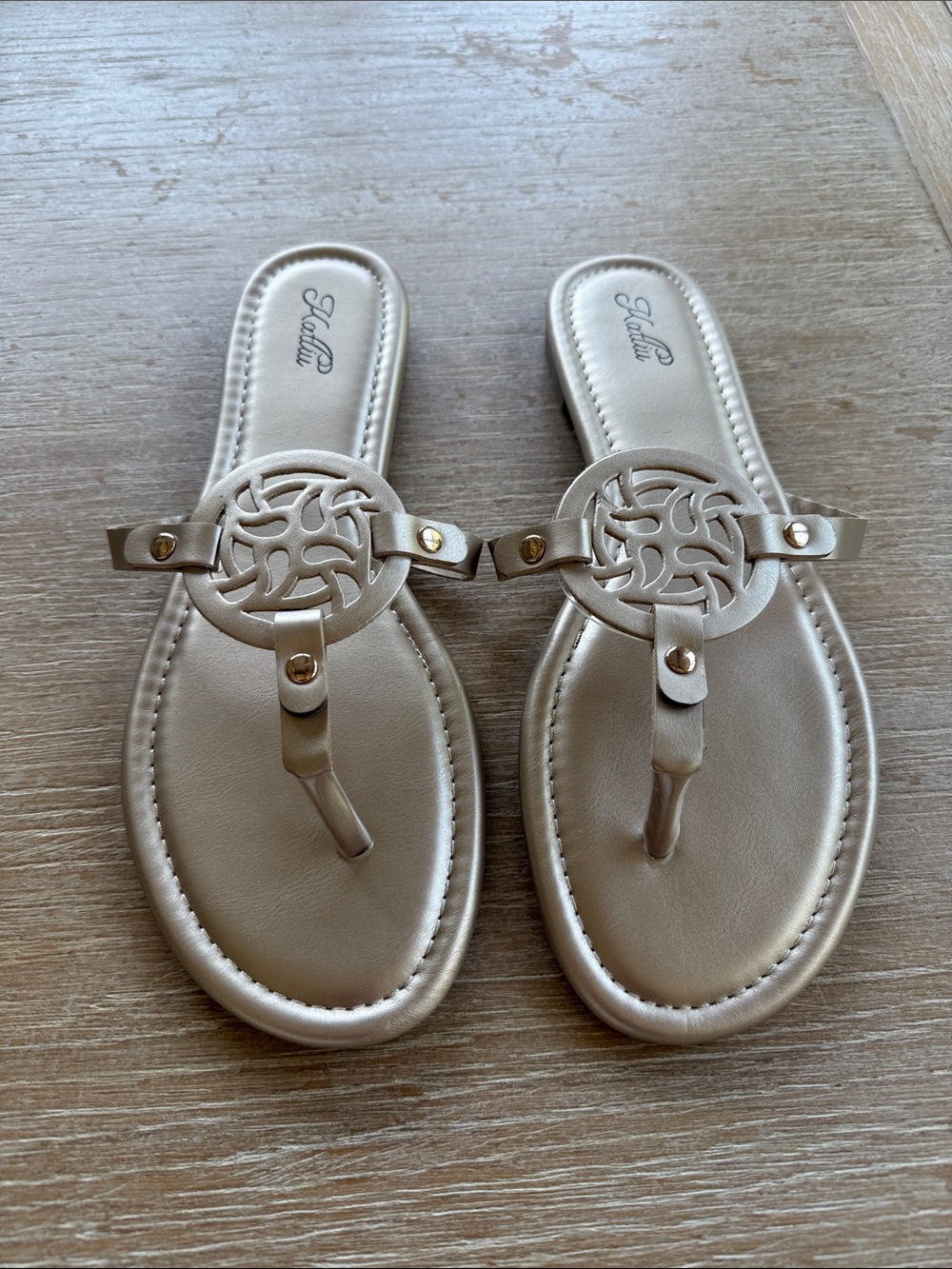 Women's Metallic Ivory Thong Sandals with Decorative Medallion NWOT